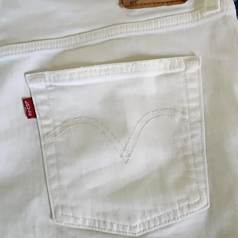 Levi's® Women's 501® Original Shorts | White | W33 - Picture 3 of 7